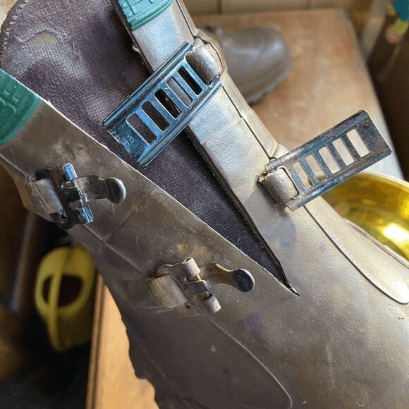 The Northerner Servís Unisex Chunky Vintage Rubber Boot - Boot Cover - Flex Size - Picture 7 of 11